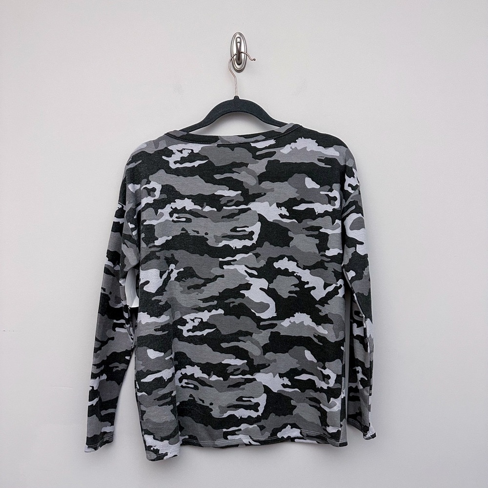 Chaser Gray Camo Long Sleeve Crew Neck Top - Picture 5 of 5